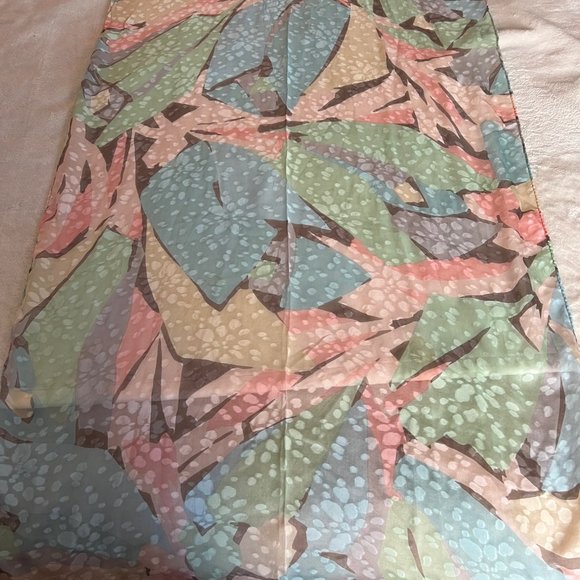 Ladies see-through ladies' shawl/scarf with floral pattern.